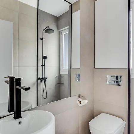 Sanders Old Port شقة