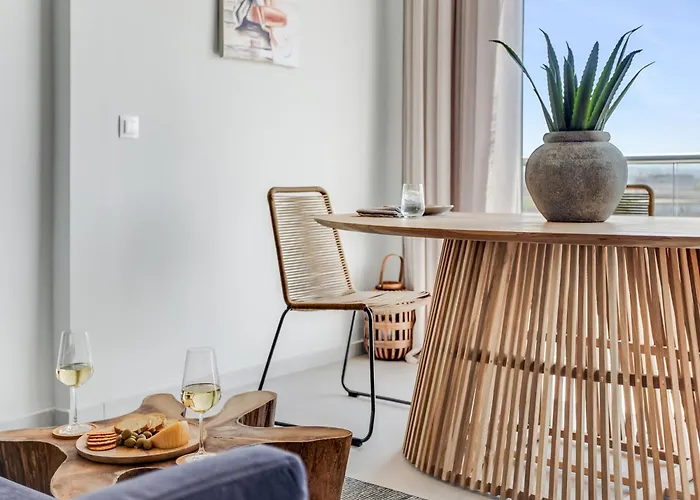 Sanders Old Port Apartment *