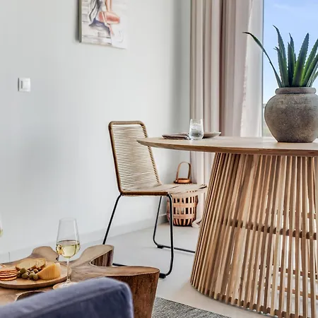 Sanders Old Port Apartment *